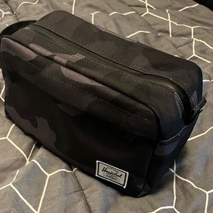 Herschel toiletry bag